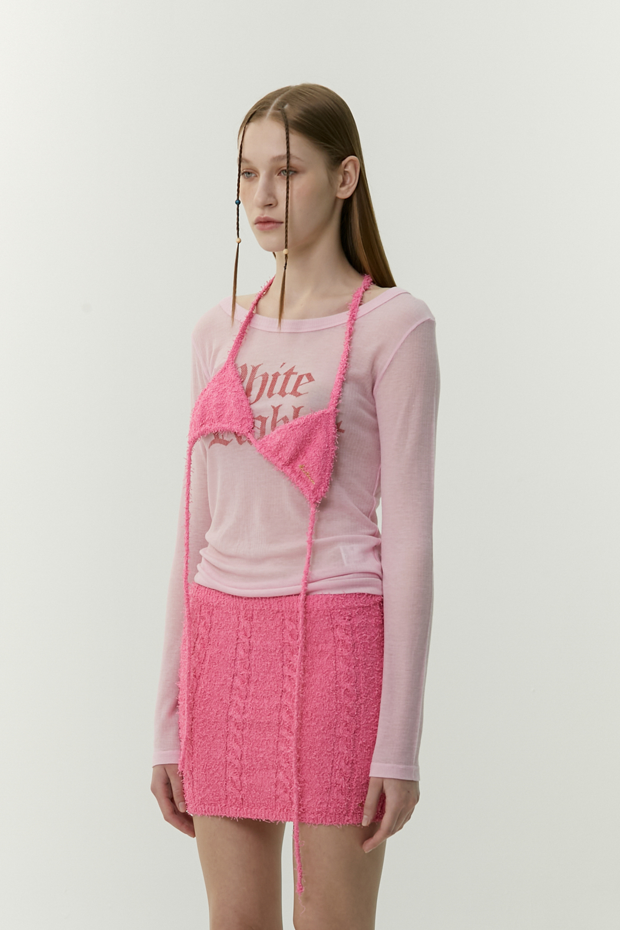 [아이들소연,가비 착용][RESTOCK]_White rabbit logo u-neck long sleeve T-shirt [pink]